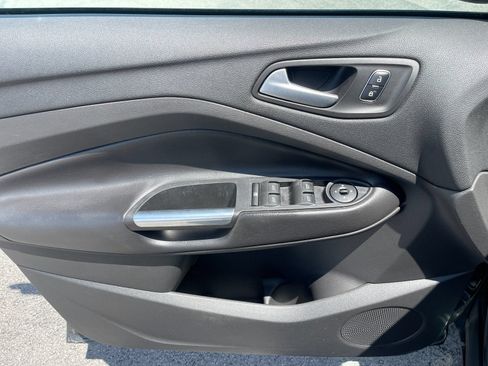 Used 2017 Ford Escape SE FWD image 12