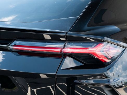 Used 2021 Lamborghini Urus AWD/4WD image 13