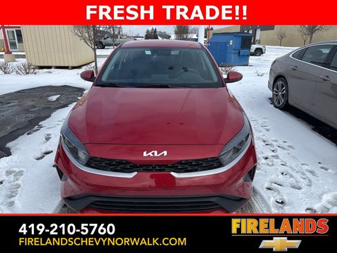 Used 2023 Kia Forte LXS image 2