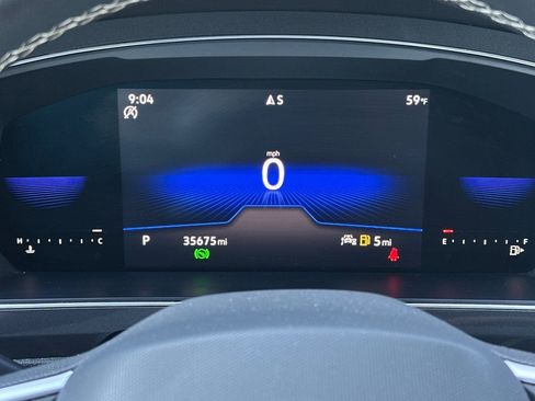 Used 2022 Volkswagen Tiguan SE image 34