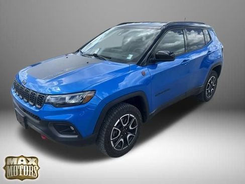 Used 2025 Jeep Compass Trailhawk AWD/4WD image 9