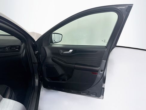 Used 2025 Ford Escape ST-Line FWD image 33