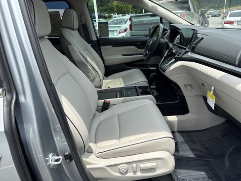 Used 2025 Honda Odyssey Touring image 35