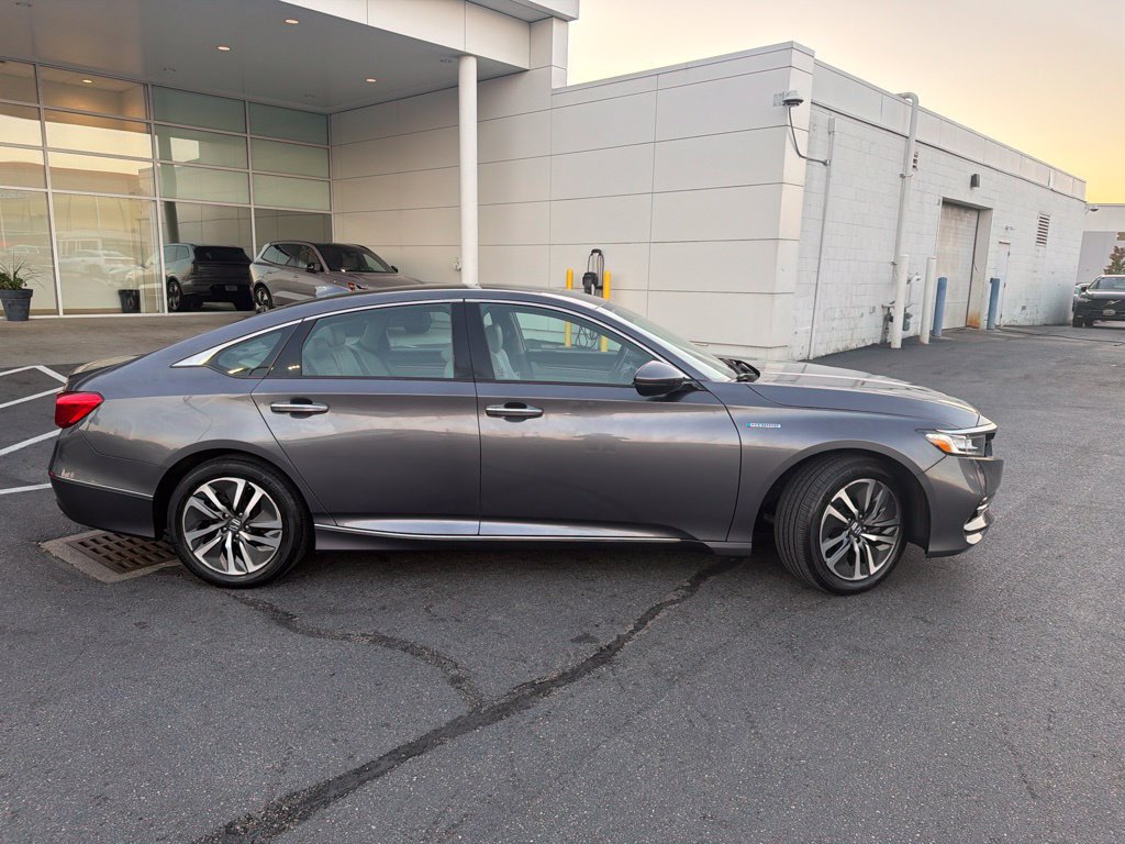 Used 2020 Honda Accord Touring image 2