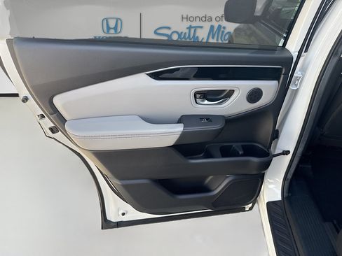 Certified 2025 Honda Pilot EX-L image 25