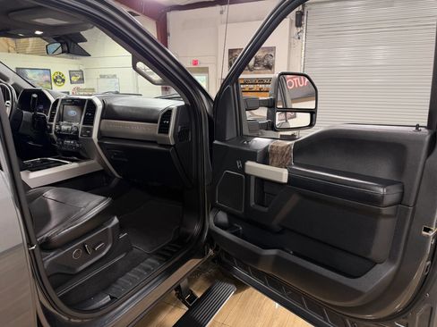 Used 2019 Ford F350 Lariat w/ Lariat Ultimate Package AWD/4WD image 19