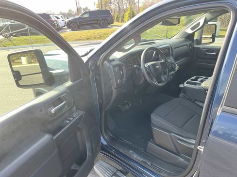 Used 2022 Chevrolet Silverado 2500 Custom w/ Custom Value Package image 10