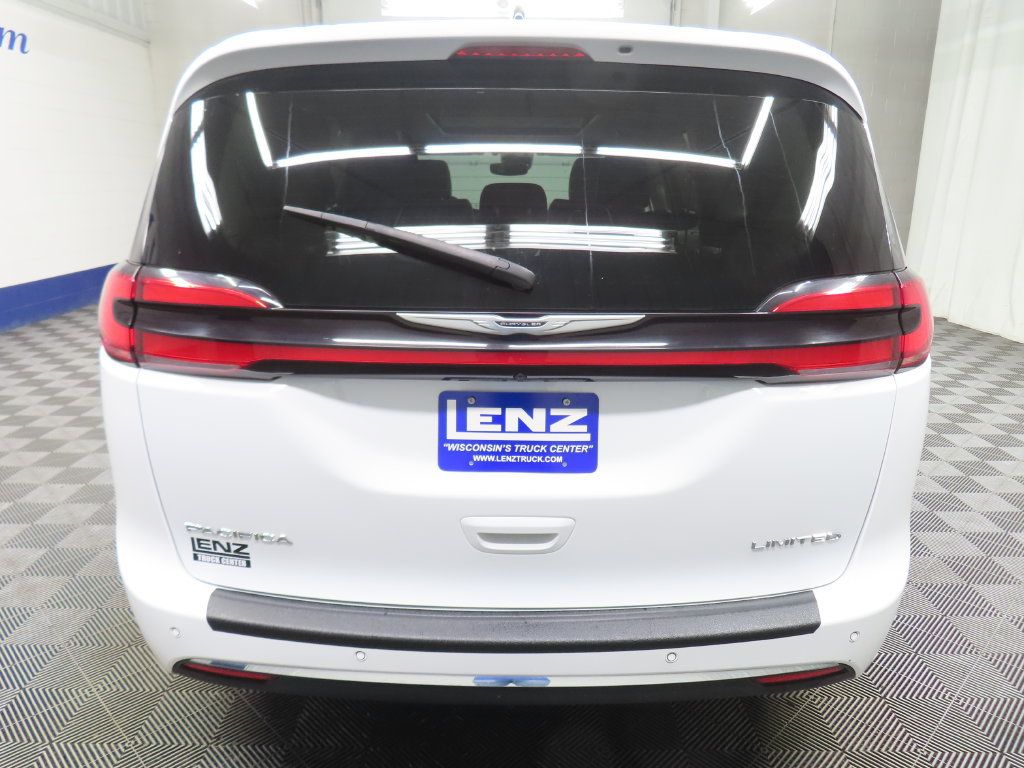 Used 2024 Chrysler Pacifica Limited FWD image 35