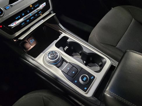 Used 2022 Ford Explorer XLT AWD/4WD image 26