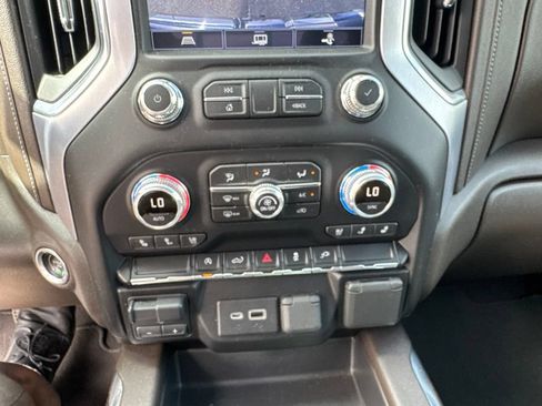 Used 2021 GMC Sierra 1500 SLT w/ SLT Premium Package AWD/4WD image 17
