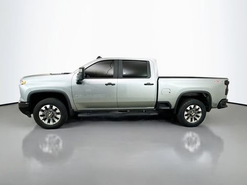 Used 2025 Chevrolet Silverado 2500 Custom w/ Custom Value Package AWD/4WD image 4