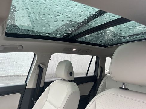 Used 2020 Volkswagen Tiguan SE w/ Panoramic Sunroof Package image 22