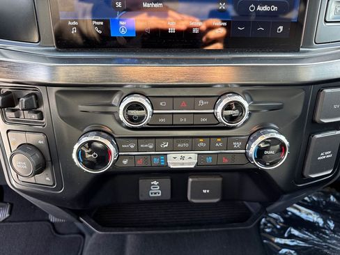 Used 2025 Ford F350 Lariat w/ Camper Package image 21