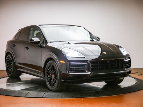 Certified 2023 Porsche Cayenne GTS AWD/4WD image 9