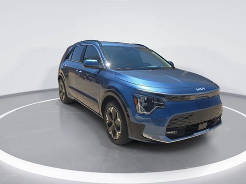 Used 2025 Kia Niro Wave FWD image 2