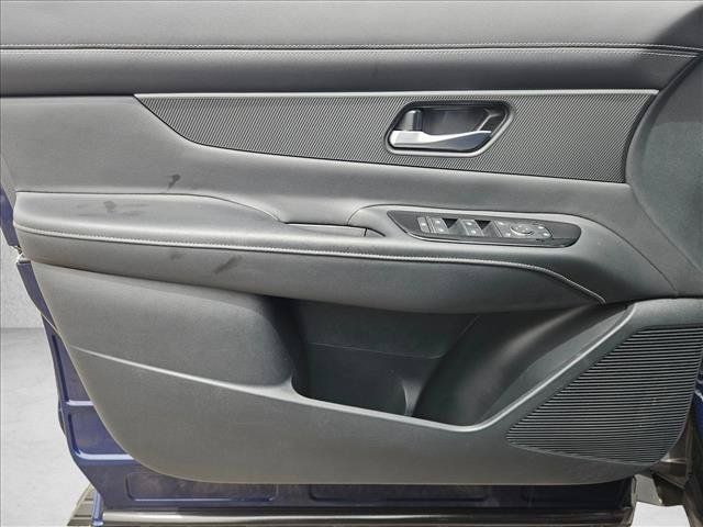 Certified 2025 Nissan Murano SV FWD image 16