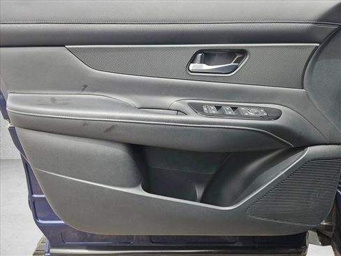 Used 2025 Nissan Murano SV FWD image 16