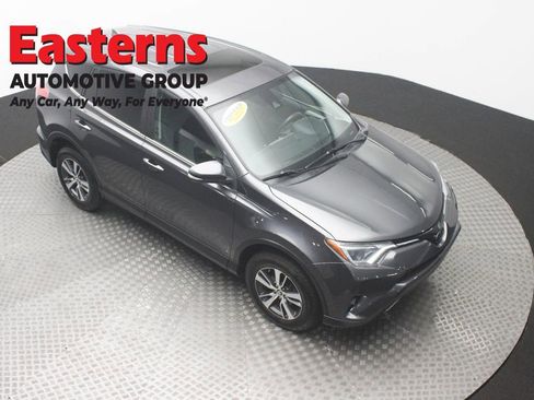 Used 2018 Toyota RAV4 XLE AWD/4WD image 3