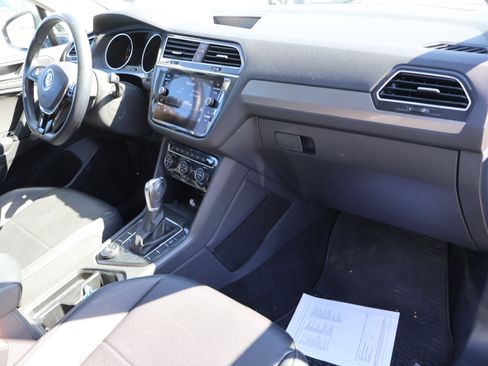 Used 2019 Volkswagen Tiguan SE image 10