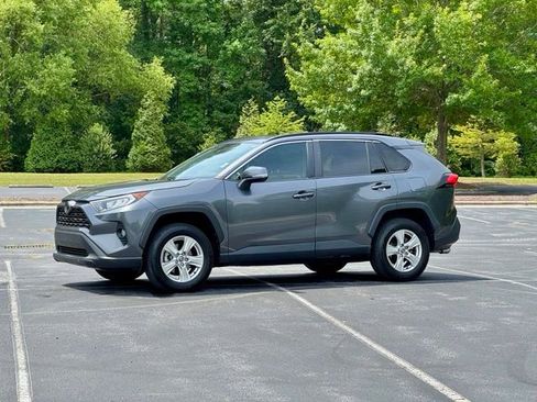 Used 2021 Toyota RAV4 XLE w/ Convenience Package FWD image 2
