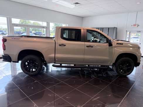 Used 2023 Chevrolet Silverado 1500 Custom Trail Boss w/ LPO, Dark Essentials Package AWD/4WD image 19