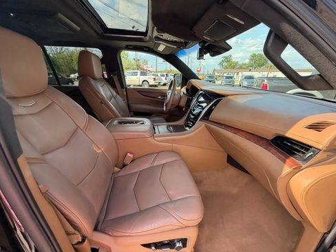 Used 2017 Cadillac Escalade AWD Platinum image 11