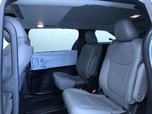 Certified 2025 Toyota Sienna XLE FWD image 20