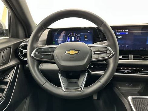 Used 2026 Chevrolet Equinox LT FWD image 15