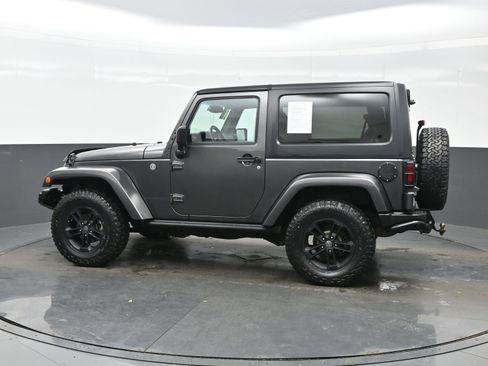Used 2017 Jeep Wrangler Sahara image 3