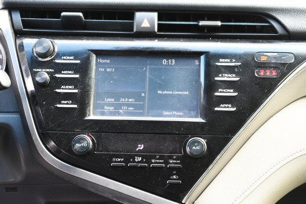 Certified 2018 Toyota Camry SE FWD image 19