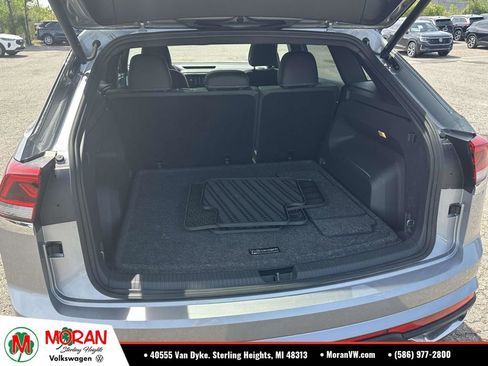 Certified 2023 Volkswagen Atlas Cross Sport SE w/ Panoramic Sunroof Package AWD/4WD image 11