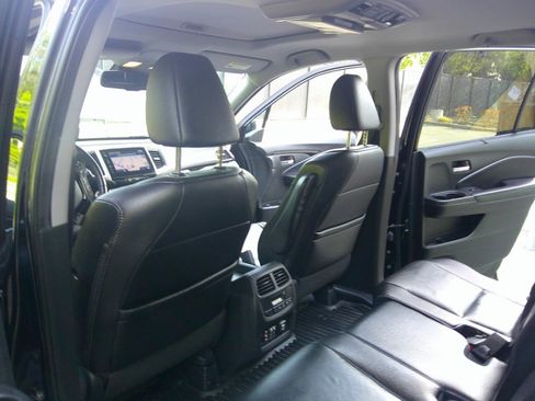 Used 2017 Honda Pilot Touring image 50
