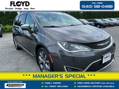 Used 2018 Chrysler Pacifica Limited w/ Tire & Wheel Group FWD image 1