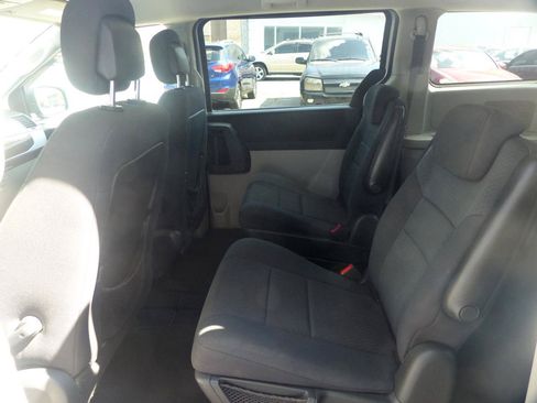 Used 2010 Dodge Grand Caravan SXT FWD image 11
