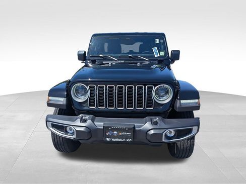 Used 2026 Jeep Wrangler Unlimited Sahara AWD/4WD image 6