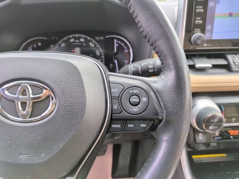 Used 2019 Toyota RAV4 Limited w/ Advanced Technology Package AWD/4WD image 20