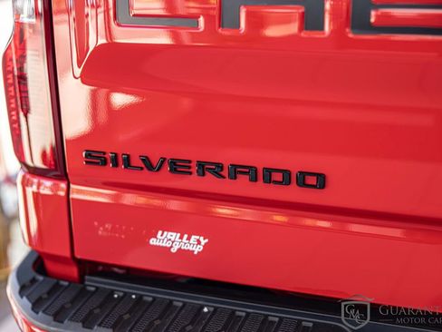 Used 2022 Chevrolet Silverado 1500 Custom w/ LPO, Dark Essentials Package AWD/4WD image 13