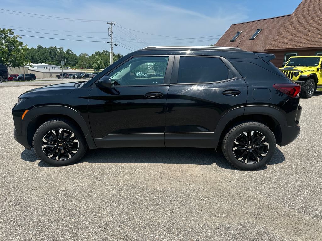 Used 2023 Chevrolet TrailBlazer LT AWD/4WD image 2