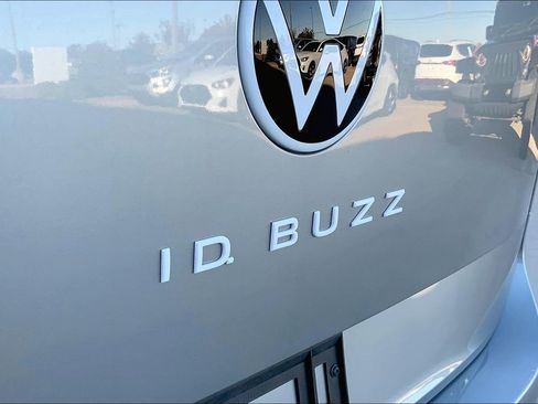 New 2025 Volkswagen ID. Buzz Pro S Plus RWD image 9
