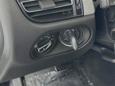 Used 2023 Porsche Macan S image 10