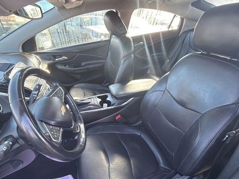 Used 2018 Chevrolet Volt Premier w/ Driver Confidence Package FWD image 16