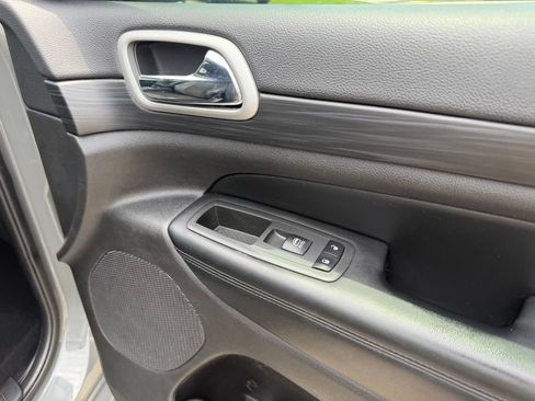 Used 2021 Jeep Grand Cherokee Laredo X AWD/4WD image 30