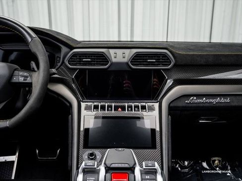 Used 2024 Lamborghini Urus Performante AWD/4WD image 41