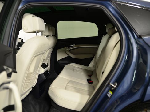 Used 2023 Audi e-tron Premium w/ Convenience Plus Package image 13