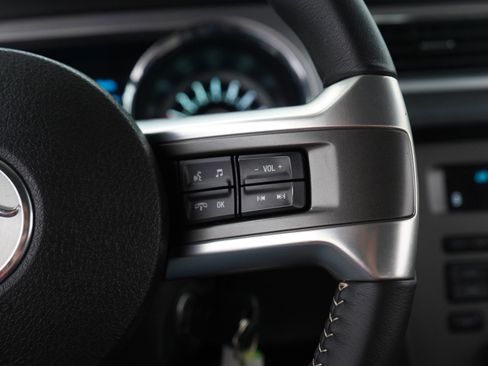 Used 2013 Ford Mustang Premium image 22