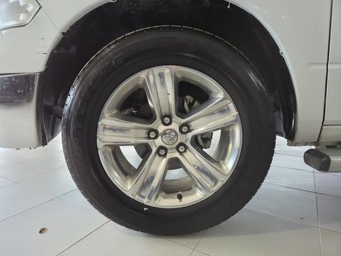 Used 2017 RAM 1500 Classic SLT w/ SLT Plus D←cor Group AWD/4WD image 14