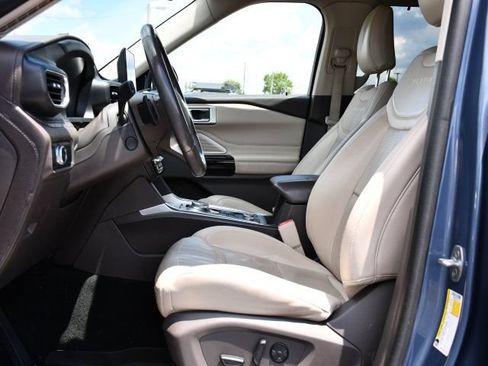 Used 2021 Ford Explorer Platinum w/ Equipment Group 601A AWD/4WD image 17