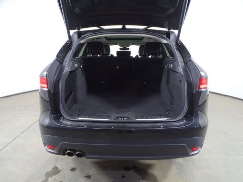 Used 2019 Jaguar F-PACE R-Sport image 15