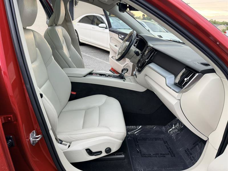 Used 2020 Volvo XC60 T5 Momentum AWD/4WD image 11