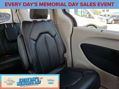 Used 2023 Chrysler Pacifica Touring-L FWD image 20